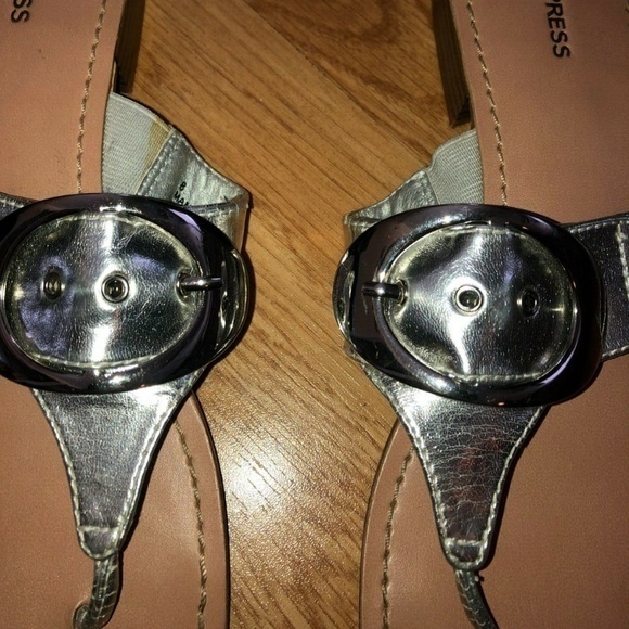 Express‎ Sandals Thongs Silver Metallic Women’s Size 8 - Picture 2 of 8